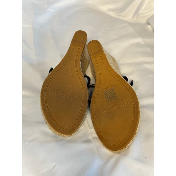 NWOT BURBERRY Black Patent & Raffia Sandals 
EU 39 / 8 US.   (7.5?) - Picture 6 of 6